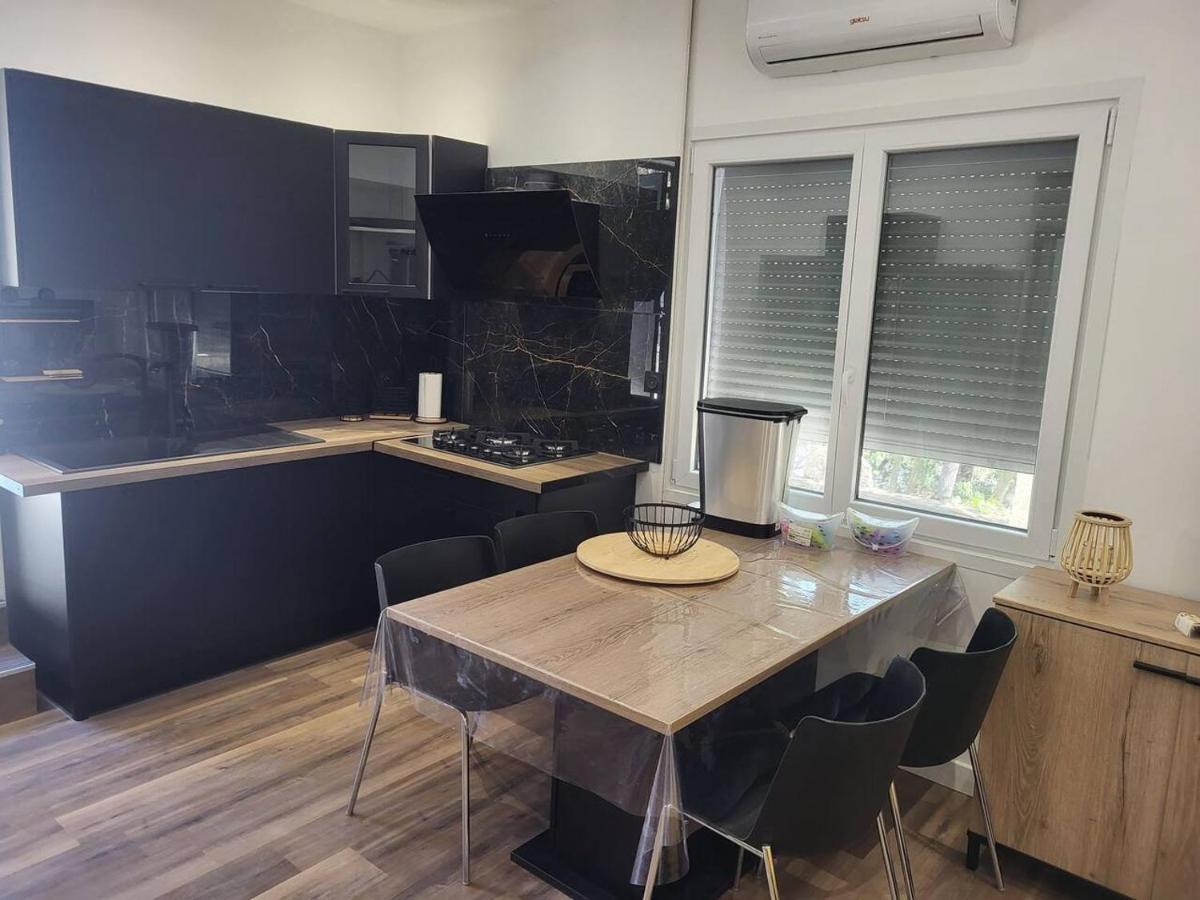 Appartement Jacuzzi Narbonne Exterior foto